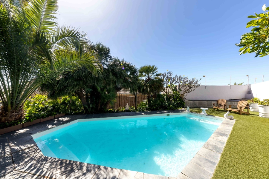 To Let 1 Bedroom Property for Rent in Green Point Western Cape
